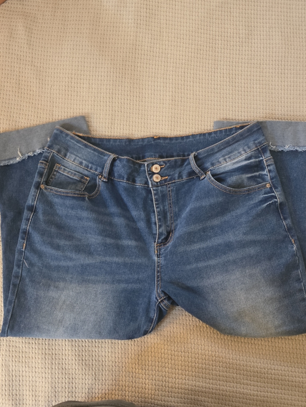 Classic Mid-Wash Blue Women’s Capris